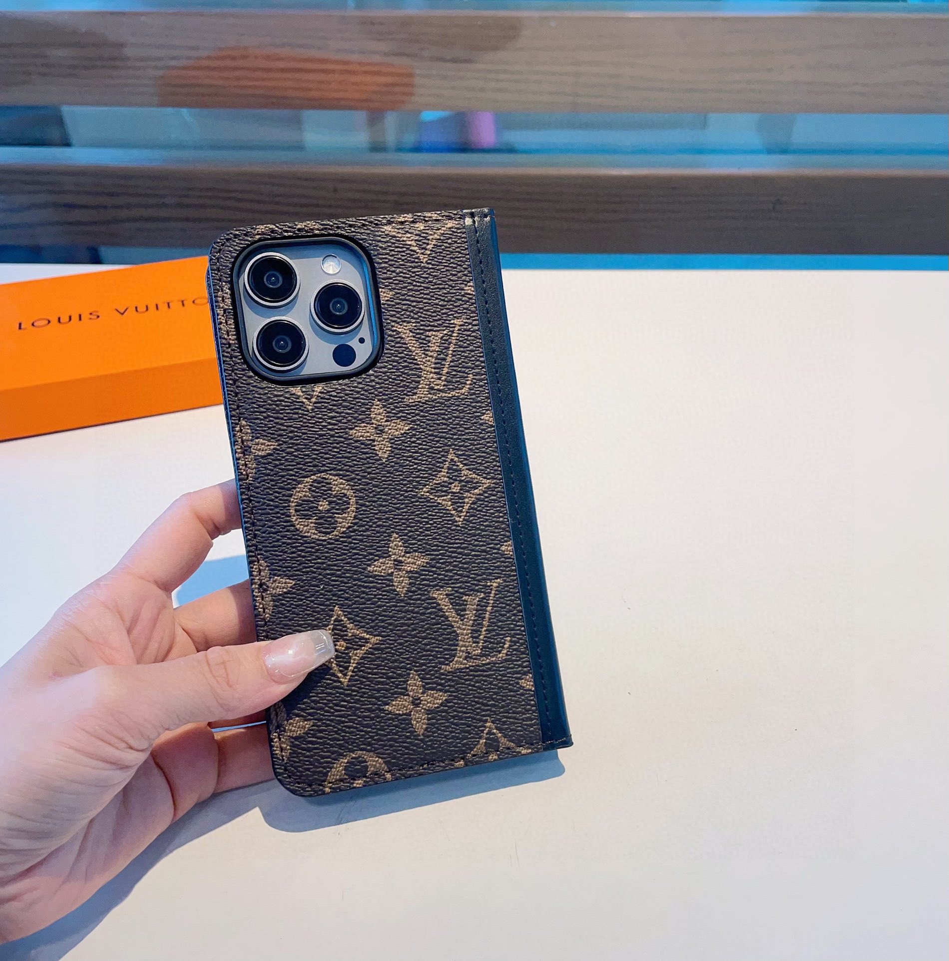 ルイ・ヴィトン iPhoneケース ブランドコピー 激安通販 - phoneCases-00045 メイン画像