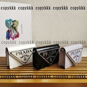 pradaショルダーバッグ