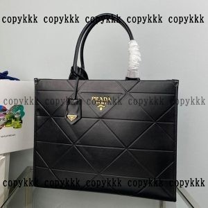 pradaトートバッグ
