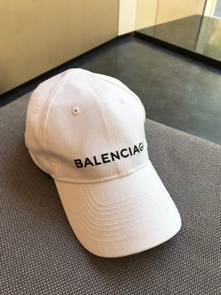 バレンシアガ キャップ 偽物